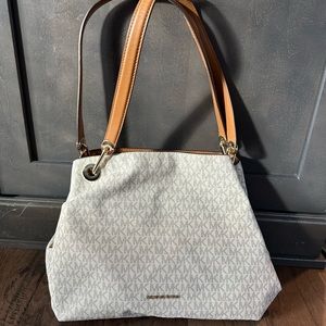 Michael Kors Bag, signature design.